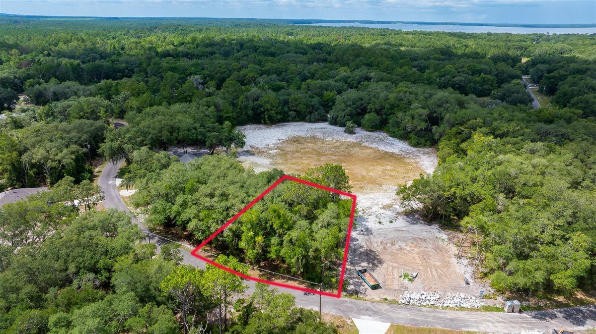 Close aerial with parcel outline